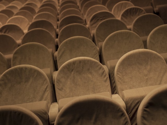 5+1 θεατρικές παραστάσεις που πρέπει να δείτε πριν τελειώσουν