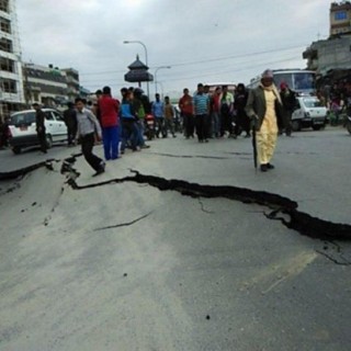 Πάνω από 680 οι νεκροί από το σεισμό σήμερα στο Νεπάλ
