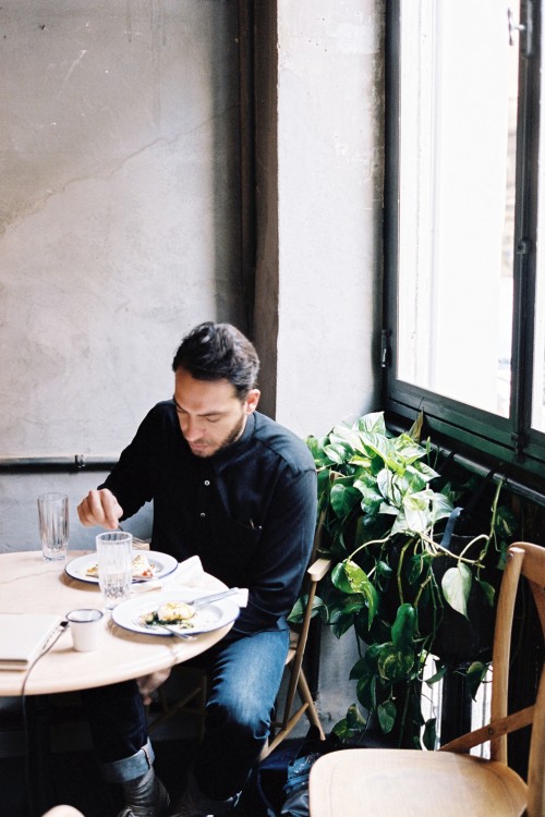 O εκδότης του Kennedy Magazine ανοίγει το σπίτι του στην Freunde von Freunden