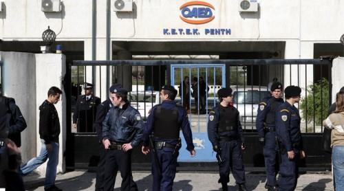 Μαθήτρια τραυμάτισε με μαχαίρι τρεις συμμαθήτριές της στη Σχολή του ΟΑΕΔ στον Πειραιά