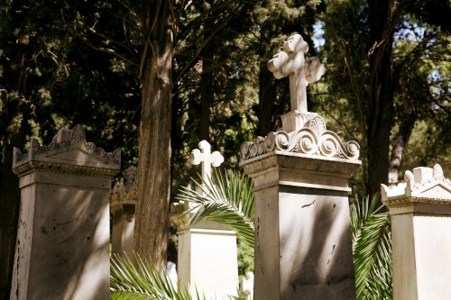 Αλεξανδρούπολη: Έκρυβαν ναρκωτικά στα κοιμητήρια