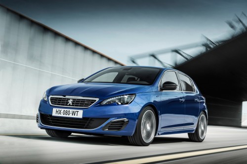 Το νέο PEUGEOT 308 διακρίνεται για την αθλητική του σιλουέτα και τις υψηλές προδιαγραφές κατασκευής
