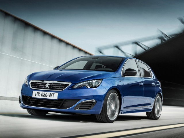 Το νέο PEUGEOT 308 διακρίνεται για την αθλητική του σιλουέτα και τις υψηλές προδιαγραφές κατασκευής