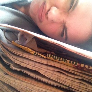 H Φωτεινή Κορρέ αγαπάει τον Μποτζόβη που αγαπάει το Black Book of Blackness