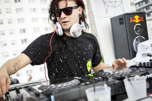 4 άτομα μαχαιρώθηκαν σε συναυλία του Skrillex