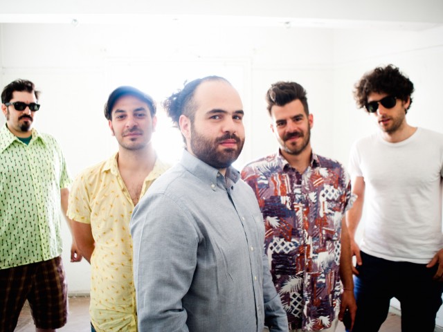 Οι Dimitris Tasenas and The Soul Vibrators θα σταματούσαν τη μουσική μόνο με τον Αστέρα Εξαρχείων πρωταθλητή.