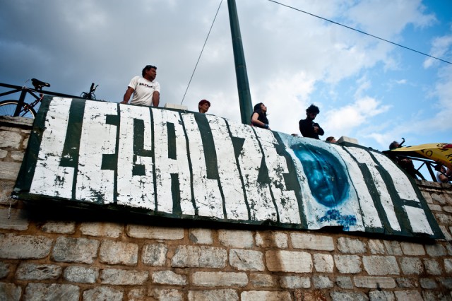 Η ανακοίνωση της ΚΝΕ για τη «γιορτή της μαστούρας»