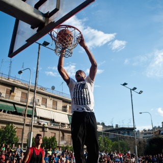 Φωτορεπορτάζ από το «μπασκετάκι» του Αντετοκούνμπο στα Σεπόλια