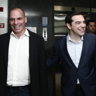 Στην κυβέρνηση κάνουν συσκέψεις για να δείξουν ότι είναι χαμογελαστοί