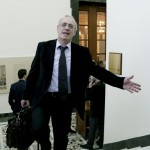 Ο υπουργός Μάρδας υποστηρίζει ότι δεν έχει βγάλει χρήματα στο εξωτερικό