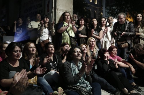 Αλλού διαπραγματεύονται και αλλού κάνουν πάρτι!