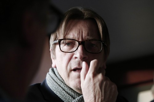 Φερχόφστατ προς Τσίπρα: Δείξτε μας ότι είστε πραγματικός ηγέτης κι όχι ένας ψευδοπροφήτης