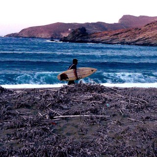 Εικόνες, ιστορίες και η μοναχική θάλασσα