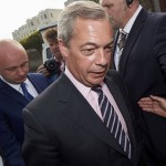 Ο Νάιτζελ Φάρατζ παραιτείται από την ηγεσία του UKIP. Αλλά μετά το ξανασκέφτεται.