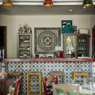 Στο Ρακούν το βολιώτικο “know how” συναντά την αγάπη για το καλό φαγητό