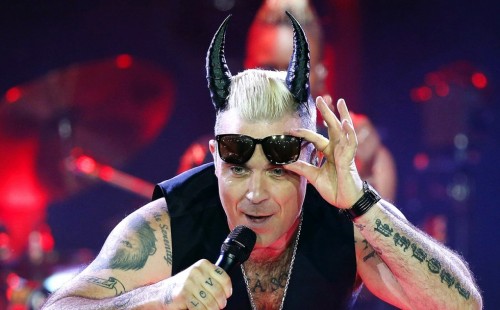 «Στα μαχαίρια» ο Ρόμπι Ουίλιαμς με τον Τζίμι Πέιτζ για μία πισίνα