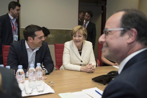 FAZ: Τριβές μεταξύ Γαλλίας και Γερμανίας με φόντο την Ελλάδα