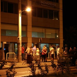 Δείτε φωτογραφίες από ουρές σε ΑΤΜ