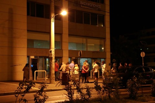 Δείτε φωτογραφίες από ουρές σε ΑΤΜ