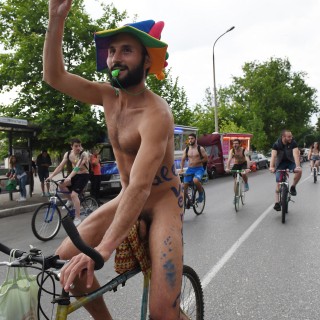 Η Θεσσαλονίκη κάνει ποδήλατο γυμνή!