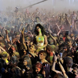 Το Colour Day Festival ήταν πολύ πολύ χρωματιστό