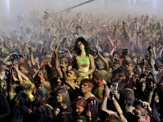 Το Colour Day Festival ήταν πολύ πολύ χρωματιστό