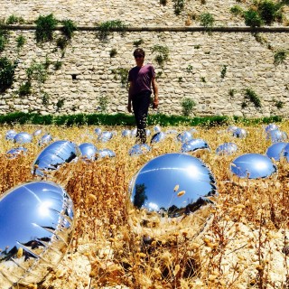 Δεκάδες μπαλόνια με ήλιο «επιτέθηκαν» στα Ενετικά Τείχη του Ηρακλείου