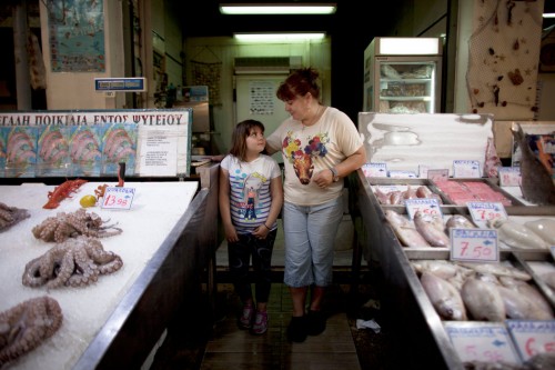 Οι Έλληνες της κρίσης στους Νew York Times μέσα από τα πορτρέτα της Ειρήνης Βουρλούμη