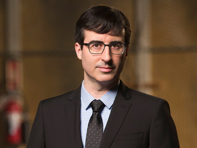 Πώς ο John Oliver απάλλαξε 9 χιλιάδες ανθρώπους από τα χρέη τους κι έριξε την Oprah από το βάθρο της γενναιοδωρίας;