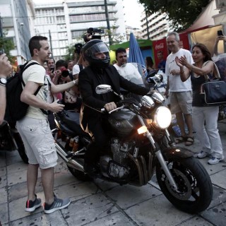 Ήταν η Εβδομάδα που «ο Γιάνης Βαρουφάκης έγινε ακόμα μεγαλύτερο pop idol με τις δεξιότητές του στην πληροφορική»