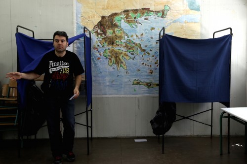 Τα αποτελέσματα των πρώτων δημοσκοπήσεων δίνουν προβάδισμα στο ΟΧΙ