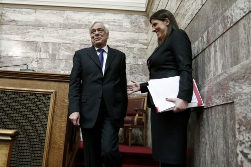 Ο Προκόπης Παυλόπουλος παίρνει αποστάσεις από τη Ζωή Κωνσταντοπούλου