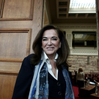 Ντόρα Μπακογιάννη: «Η κ. Κωνσταντοπούλου εκθέτει την πατρίδα της με τρόπο βίαιο και χυδαίο»