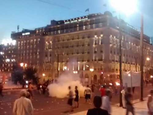 Επεισόδια τώρα στο Σύνταγμα