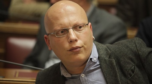 Ψηφίζει Όχι και παραιτείται ο βουλευτής του ΣΥΡΙΖΑ Δημήτρης Κοδέλας.