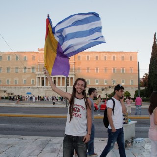 Στο Σύνταγμα χόρεψαν μέχρι και τσάμικο