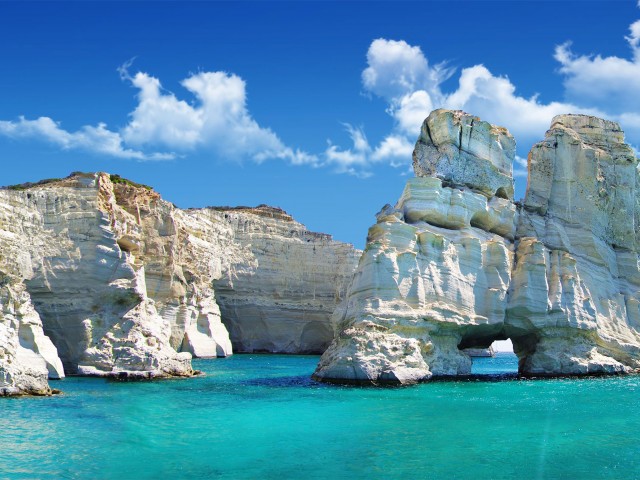 Η Hellenic Seaways και η Popaganda αυτή την εβδομάδα σε στέλνουν διακοπές στη Μήλο