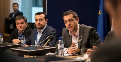 Guardian: «Κυβερνητικά στελέχη ετοιμάζουν τις βαλίτσες τους για Βρυξέλλες»