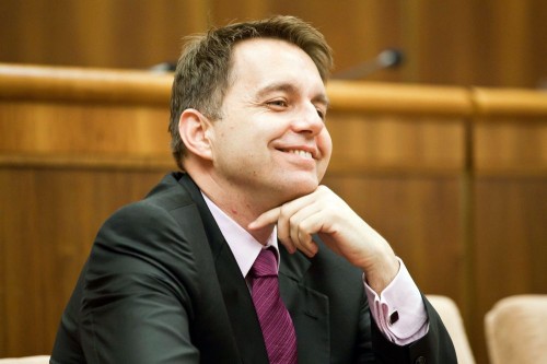 «Είναι κανείς να αναρωτιέται πόσο γρήγορα οι κάμπιες έγιναν πεταλούδες»