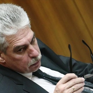 Χανς-Γεργκ Σέλινγκ: Η Ελλάδα στο ευρώ και μετά το «ΟΧΙ»