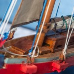 Μια έκθεση με πολύχρωμα πλοία-γλυπτά εγκαινιάζεται στην αίθουσα τέχνης «Τεχνοχώρος»