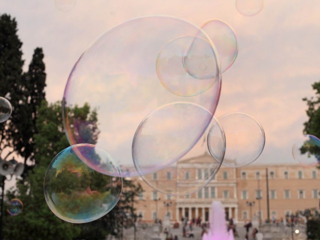 Αυγουστιάτικες σαπουνόφουσκες στο Σύνταγμα