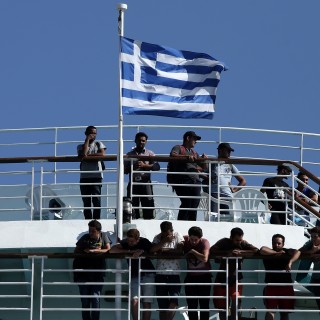 Εκατοντάδες αιτούντες άσυλο αναχωρούν από τα νησιά του ανατολικού Αιγαίου