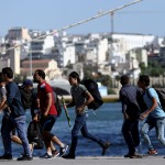 Τρεις τραυματίες από συμπλοκή προσφύγων στο λιμάνι του Πειραιά.