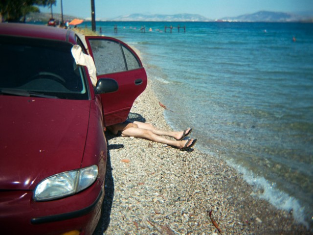 Τα μπάνια του λαού και οι πιο σουρεάλ παραλίες πέριξ της πόλεως.