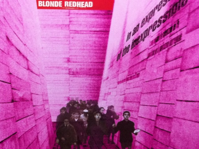 Ένα απόγευμα που ο ήλιος έπεσε πάνω σε μερικούς γερανούς, στο μυαλό του Θεοδόση Μίχου ακούστηκαν οι Blonde Redhead.