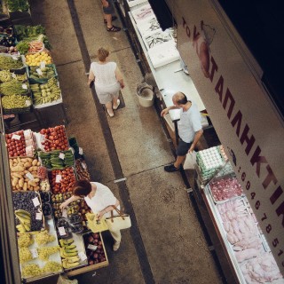 Ένα μωσαϊκό από χρώματα, μυρωδιές και ανθρώπους που τα επώνυμά τους τελειώνουν σε – ίδης