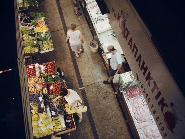 Ένα μωσαϊκό από χρώματα, μυρωδιές και ανθρώπους που τα επώνυμά τους τελειώνουν σε – ίδης
