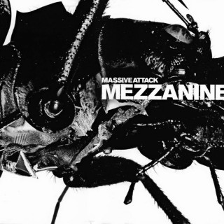 Καλοκαίρι χωρίς Massive Attack δε γίνεται, ο Χρήστος Αγγελόπουλος αφηνεται στο σκοτάδι του “Mezzanine”