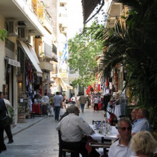 Αιφνιδιαστικοί έλεγχοι της Οικονομικής Αστυνομίας σε κέντρα διασκέδασης και ιατρεία στην Αττική